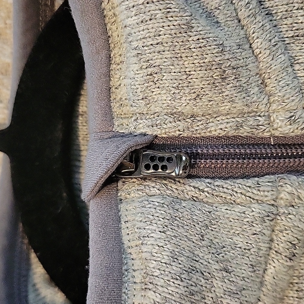 Patagonia Light Gray Full-Zip Fleece Jacket - Picture 3 of 9